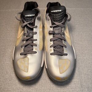 Nike Zoom Women's 9.5 Volley Hyperspike Pure Platinum